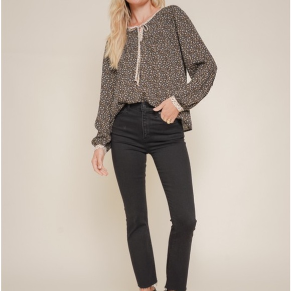 Cute Floral Top - Picture 6 of 7